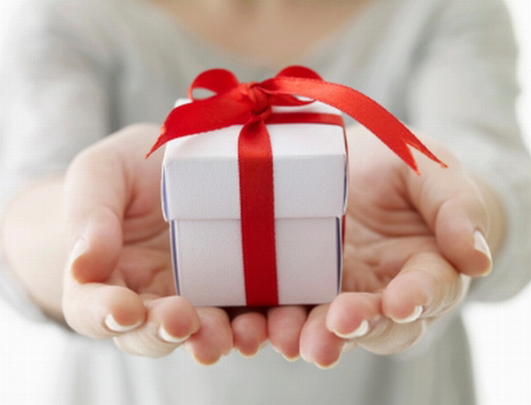Tư vấn mua quà gì tặng bạn gái đang tán
