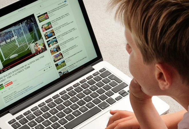 Làm sao khi bé quá ham Youtube